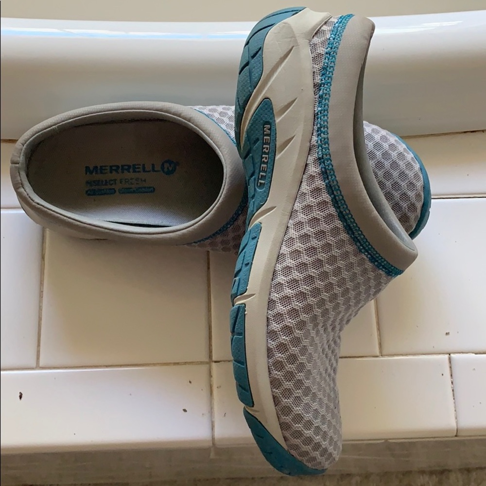 Merrell slip on tennis shoes